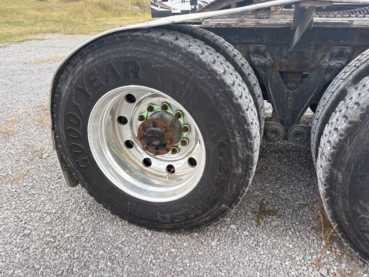 2010-kenworth-t800-image-11
