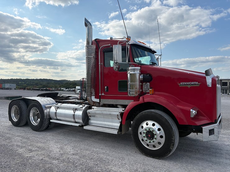 2010-kenworth-t800-image-2