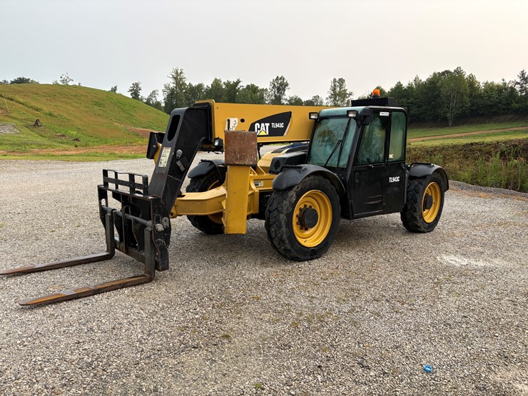 caterpillar-tl943c-image-1