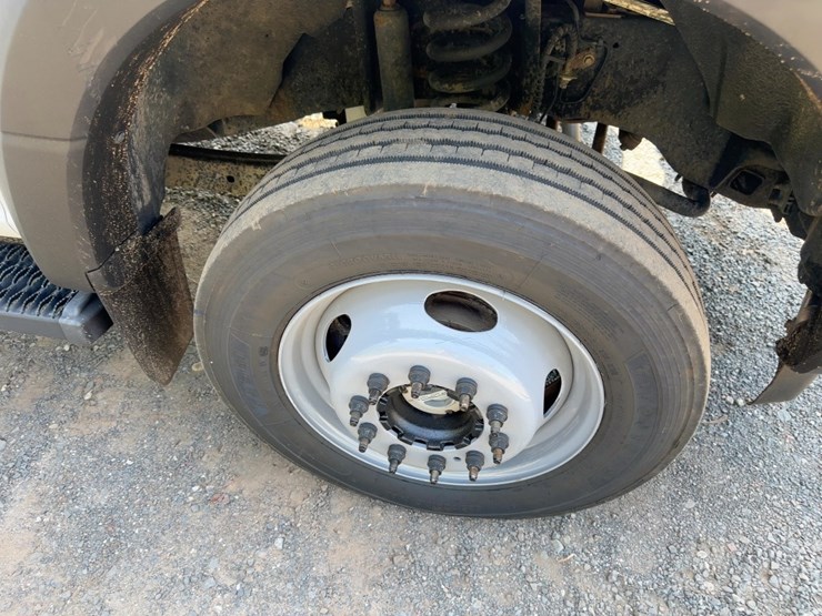 2017-ford-f550-xl-image-8