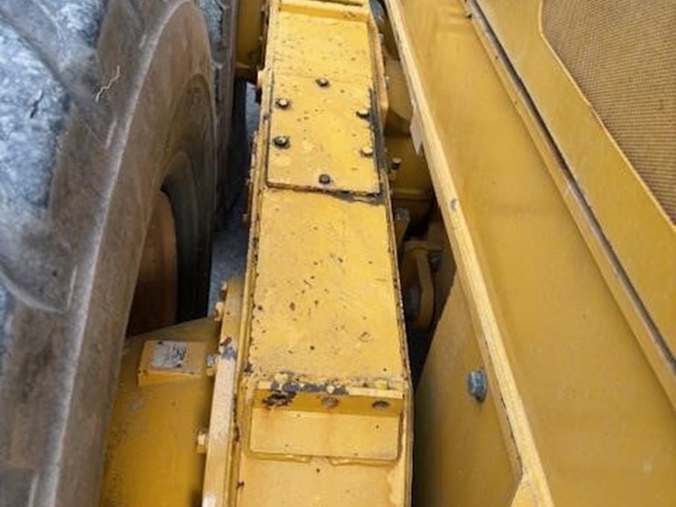 2009-deere-670g-image-32
