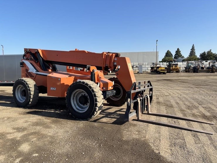 2013-jlg-8042-image-2