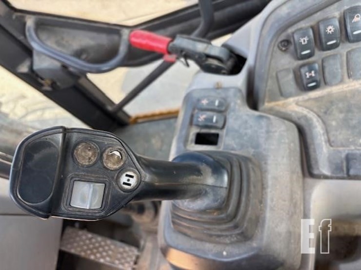 2012-volvo-bl70b-image-9