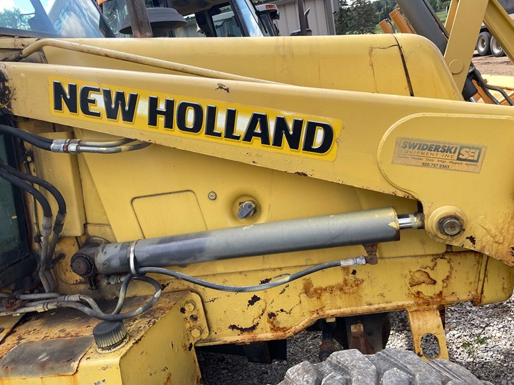 new-holland-u80-image-25