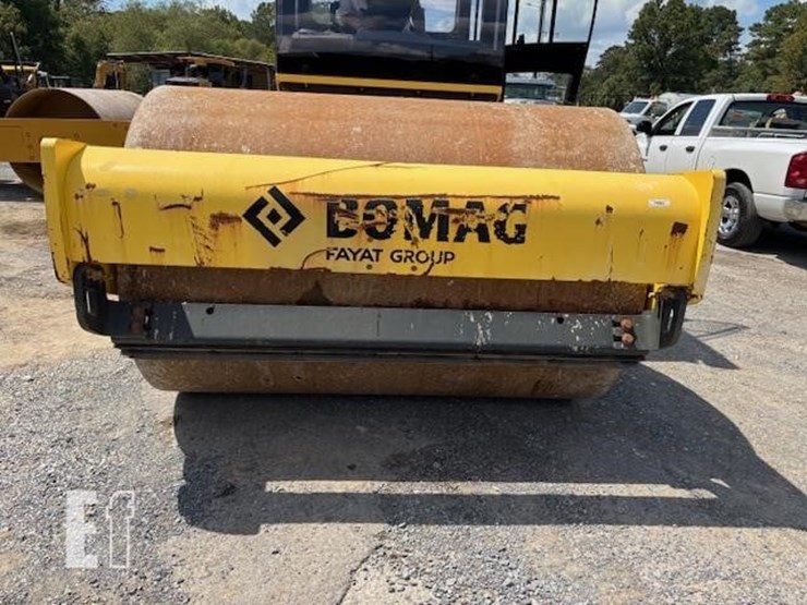 2017-bomag-bw211d-5-image-4