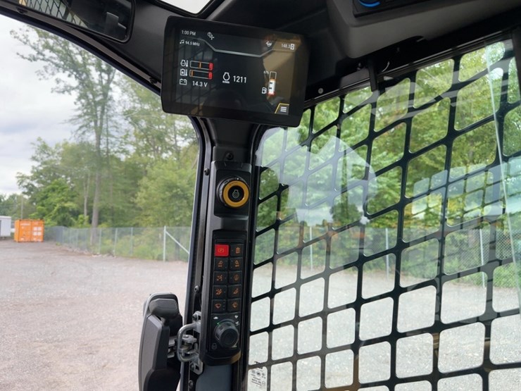 2024-caterpillar-265-track-skid-steer-image-24