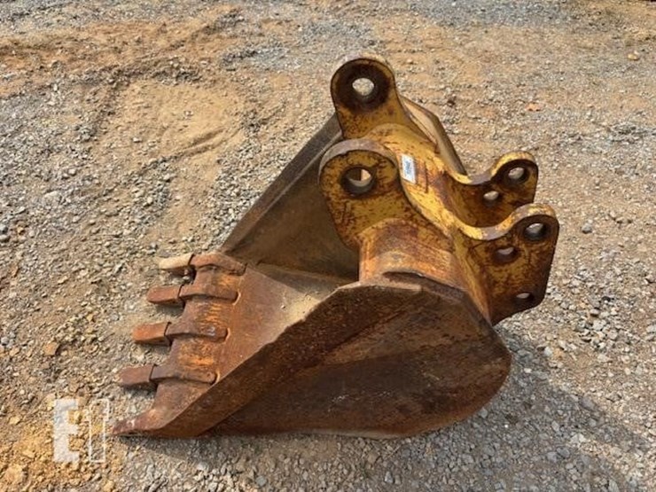 24"-backhoe-bucket-image-1