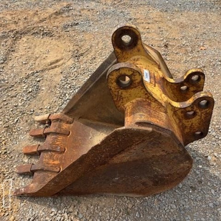 24" BACKHOE BUCKET