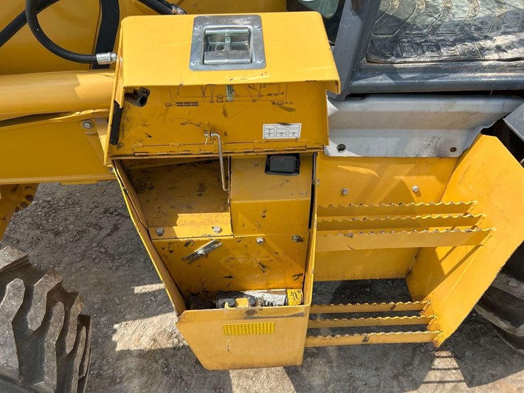 2018-deere-310l-image-19