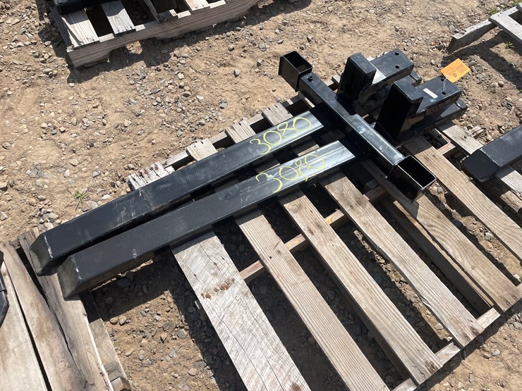 #3080-•-unused-2025-wolverine-adjustable-clip-on-pallet-forks-image-1