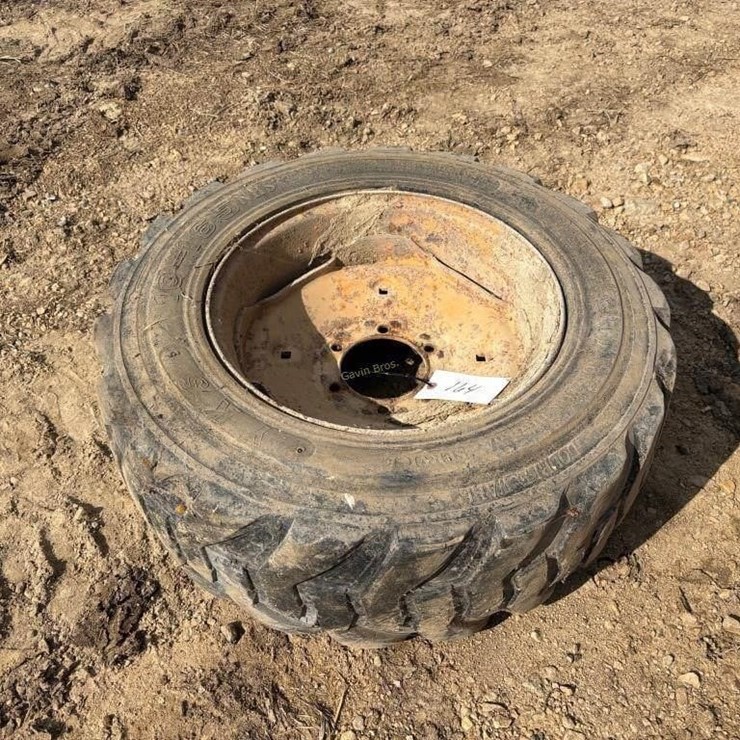 (1) 10-16.5 Skidsteer Tire w/Rim