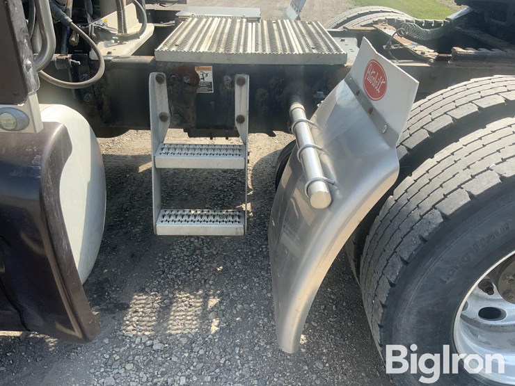 2015-peterbilt-579-image-17