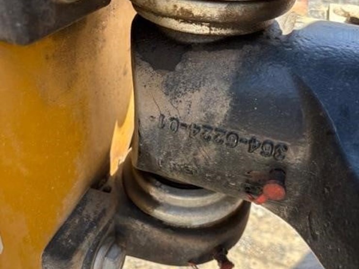 2019-caterpillar-cc24b-image-8