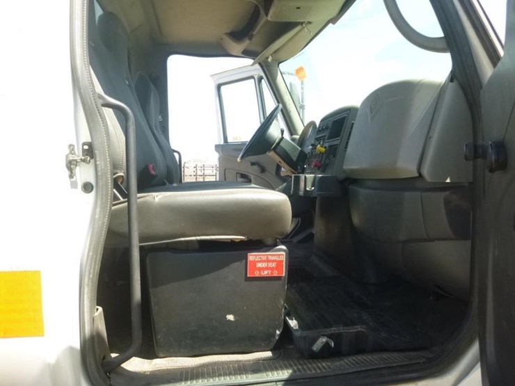2010-international-durastar-4400-image-12