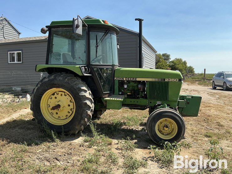 1983-john-deere-2350-image-4