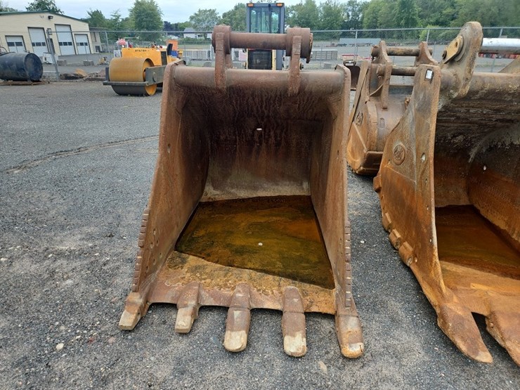 geith-52"-bucket-with-teeth-image-2