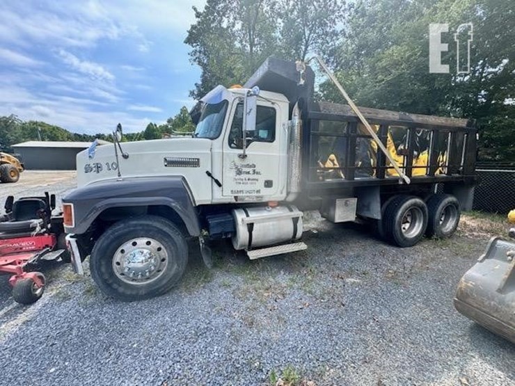 2004-mack-ch613-image-2