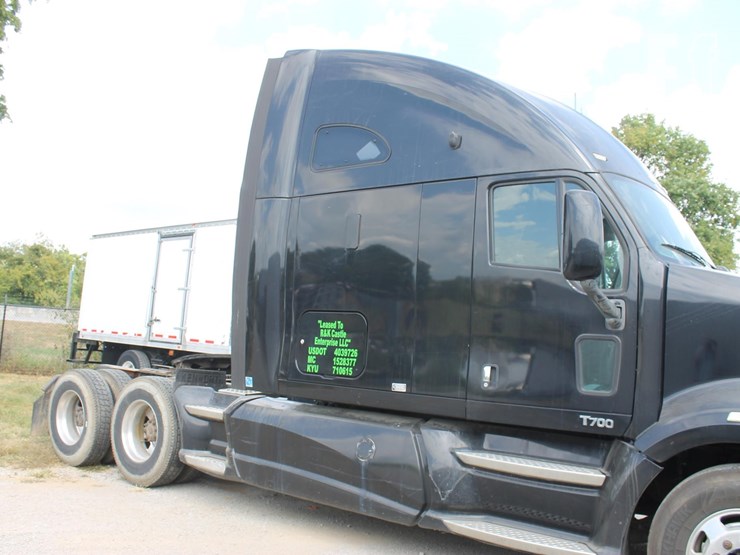 2011-kenworth-t700-image-4