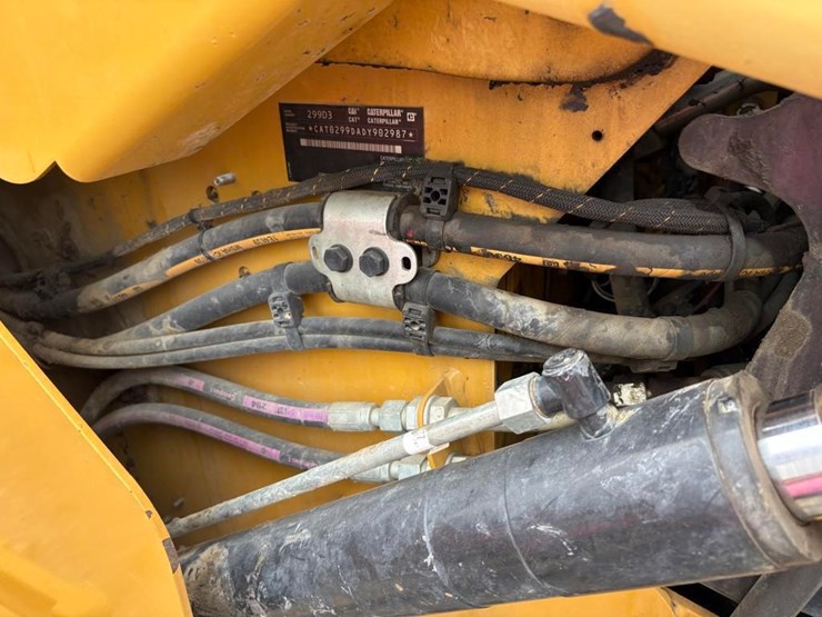 2020-caterpillar-299d3-image-20