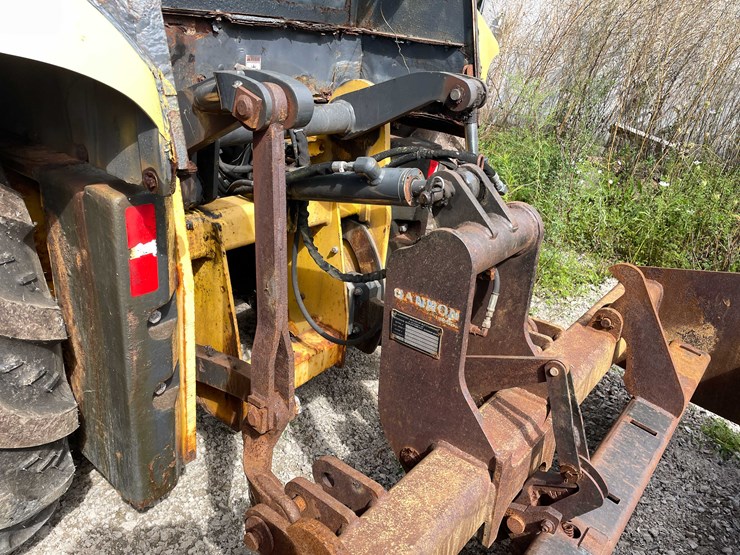 new-holland-u80-image-33