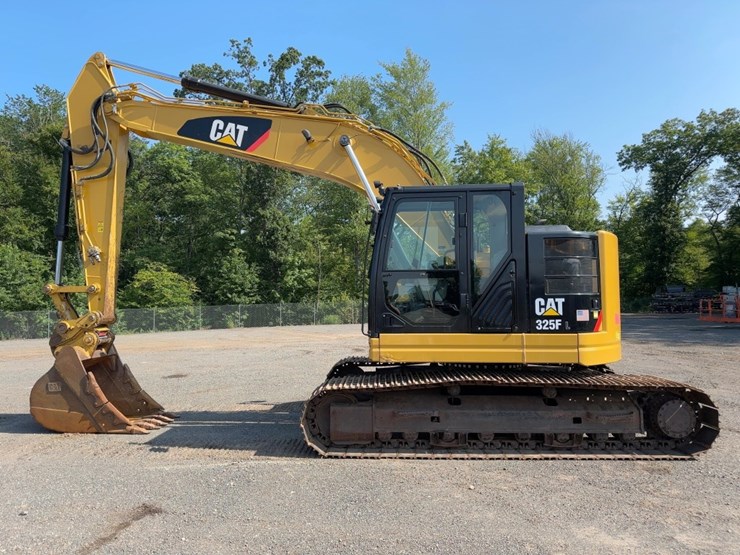 2016-caterpillar-325flcr-hydraulic-excavator-image-2