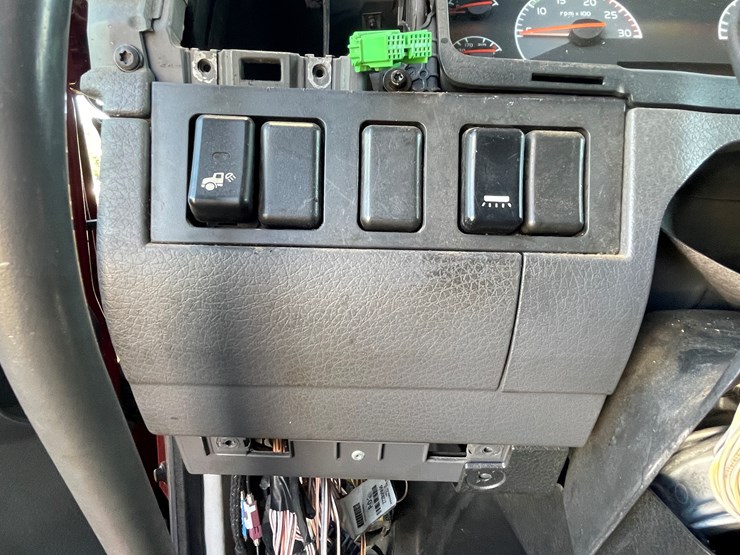 2011-unknown-volvo-image-41