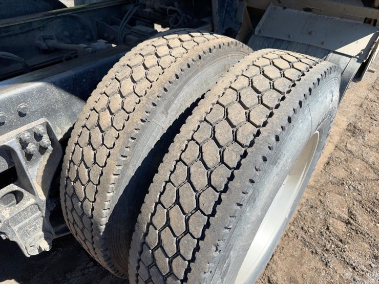 2012-kenworth-w900-image-18