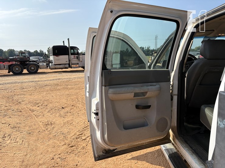2013-gmc-sierra-3500-image-11