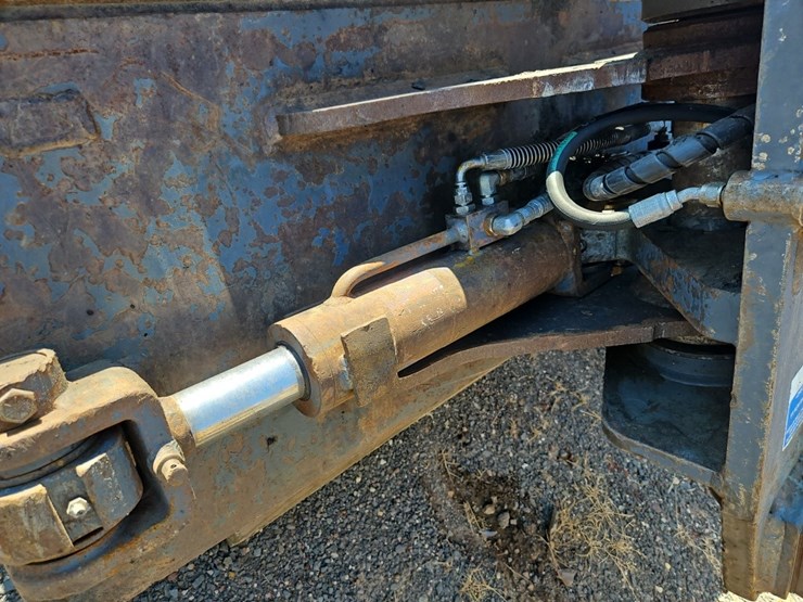 geith-60"-hydraulic-tilting-cleanup-bucket-image-6