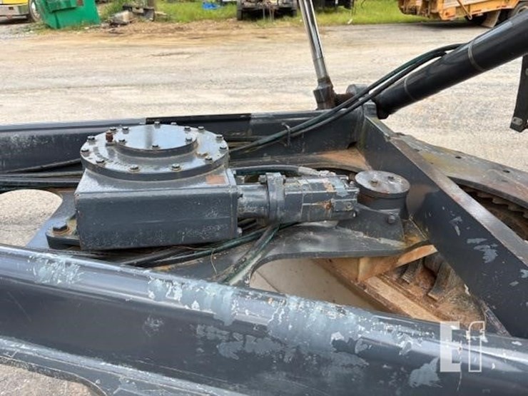 2009-deere-670g-image-17