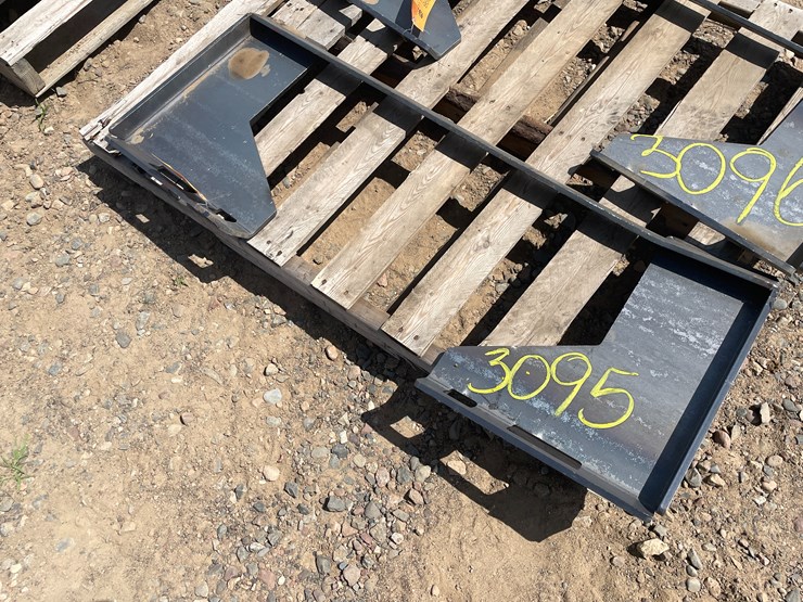 #3095-•-unused-2025-wolverine-quick-tach-cut-out-mount-plate-image-2
