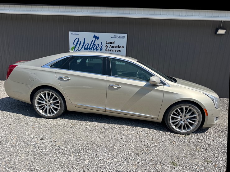 #1-•-2014-cadillac-xts-passenger-car-image-1