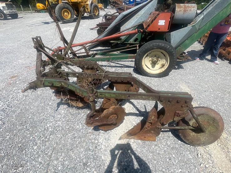 #78-•-oliver-3-bottom-plow-image-1