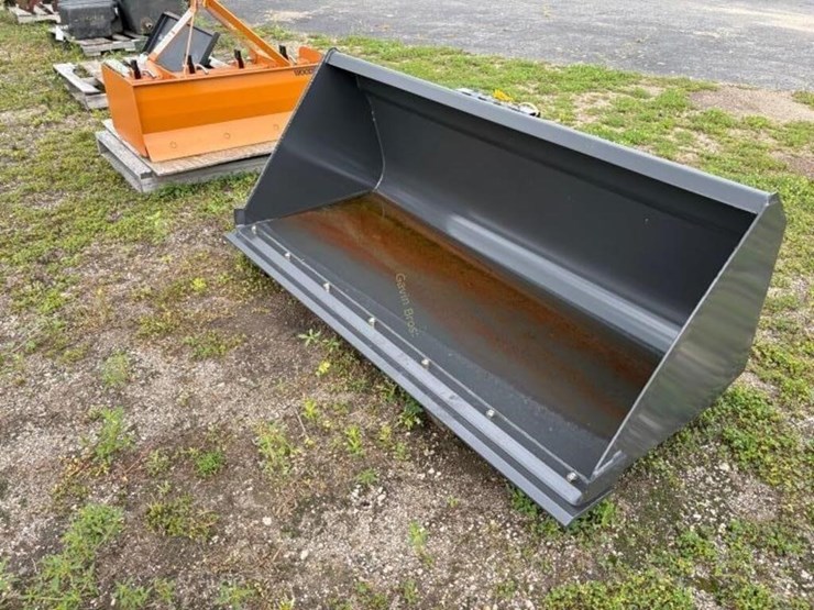 new-72"-new-holland-skidsteer-bucket-image-1