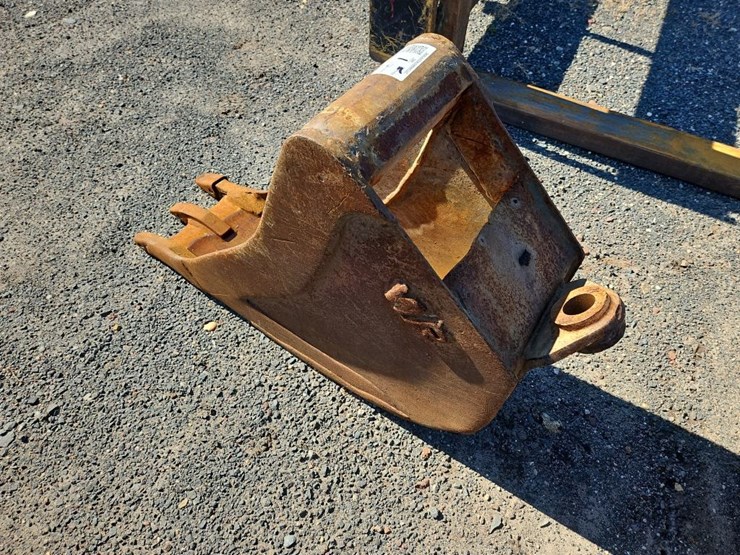 wr-12"-bucket-with-teeth-image-4
