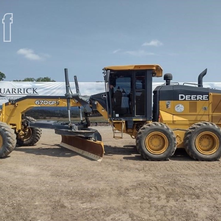 2020 DEERE 670GP