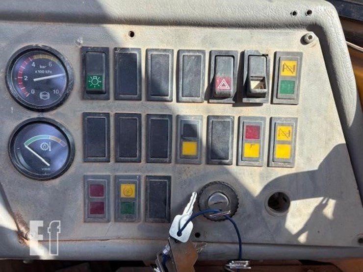 1998-volvo-a40-image-10