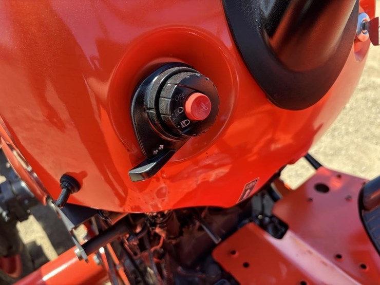 2018-kubota-l4701-image-31