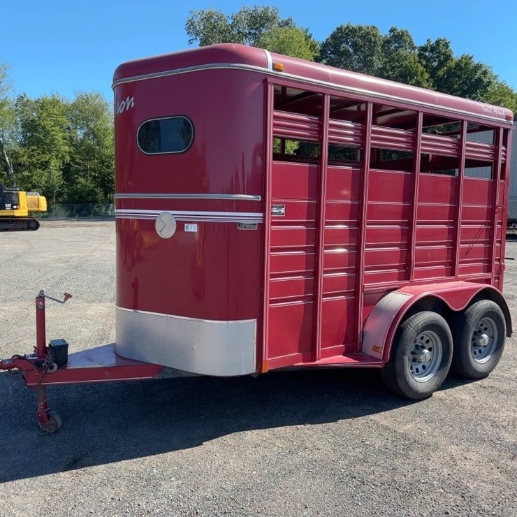 2002 BISON 612HPT 12' T/A LIVESTOCK TRAILER