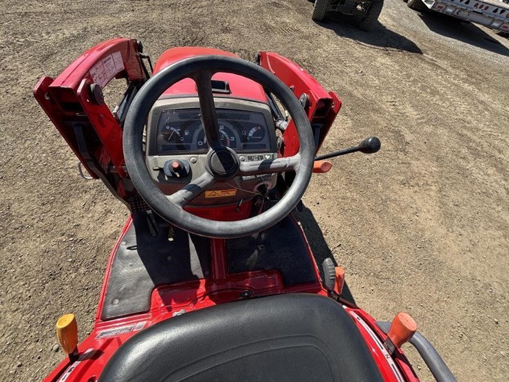 2017-massey-ferguson-gc1710-image-29