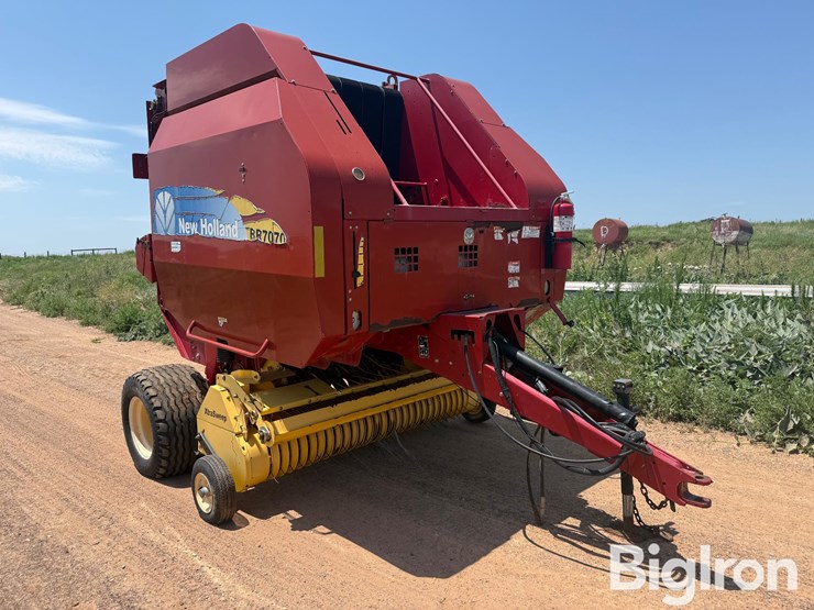 2014-new-holland-br7070-image-3