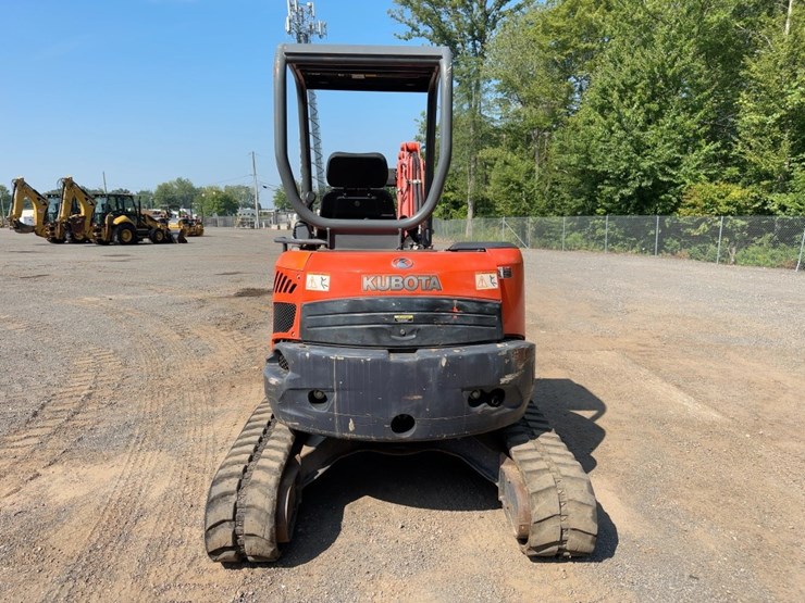 2011-kubota-u35-image-4
