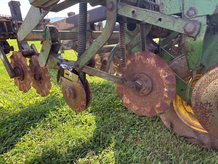 john-deere-4-row-corn-planter-image-11