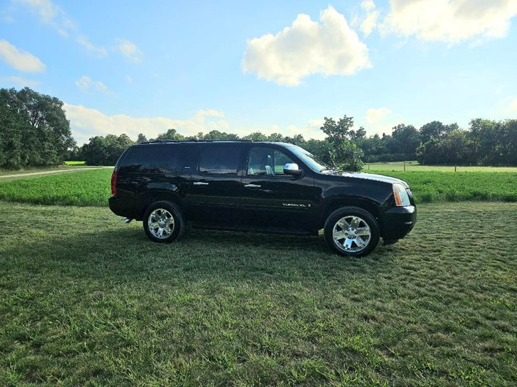 2009-gmc-yukon-xl-image-2