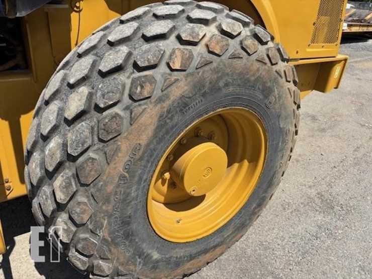 2016-caterpillar-cs54b-image-10