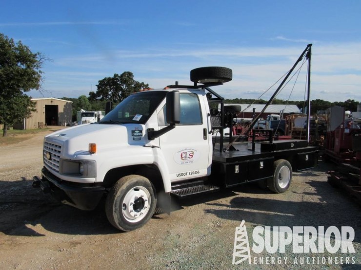 (x)-2005-chevrolet-c-5500-hydraulic-4x2-s/a-dually-image-2
