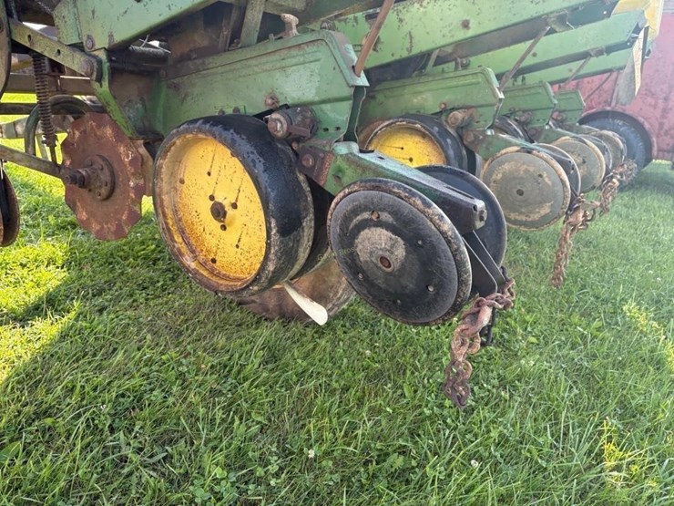 john-deere-4-row-corn-planter-image-10