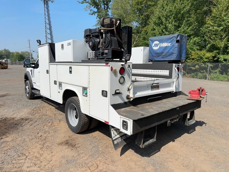 2017-ford-f550-xl-image-3