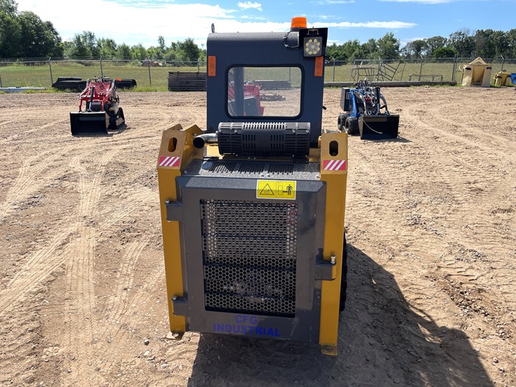 #9456-•-unused-2025-cfg-skid-steer-loader-image-4