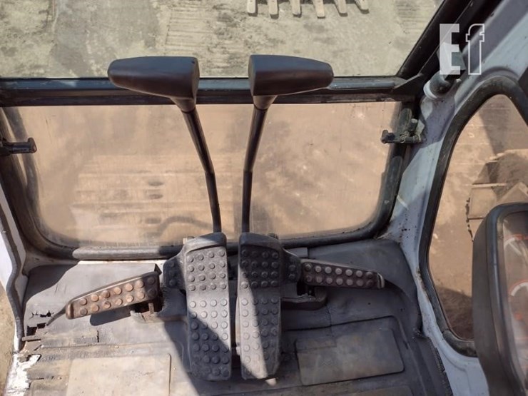 1992-deere-490e-image-7